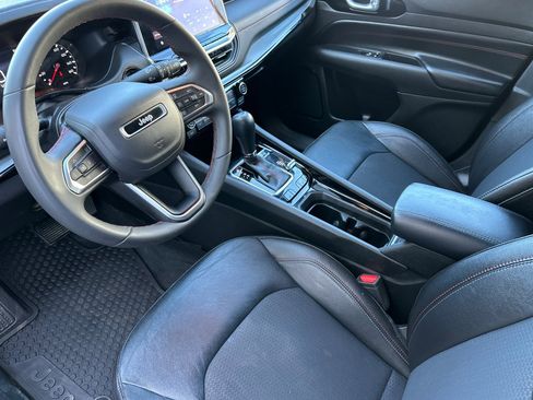 Used 2025 Jeep Compass Trailhawk AWD/4WD image 11