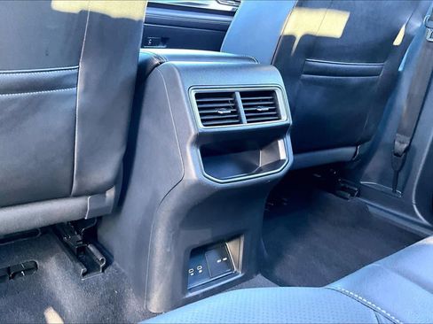 Used 2025 Volkswagen Atlas Cross Sport SE image 33