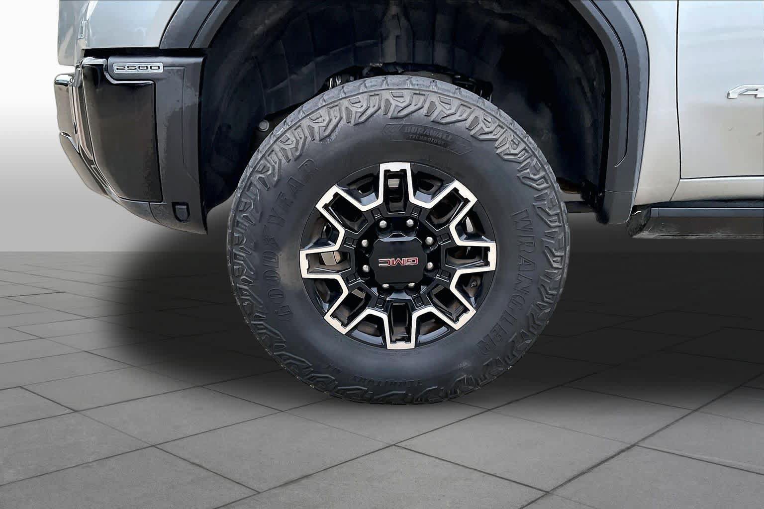 Used 2024 GMC Sierra 2500 AT4X AWD/4WD image 11