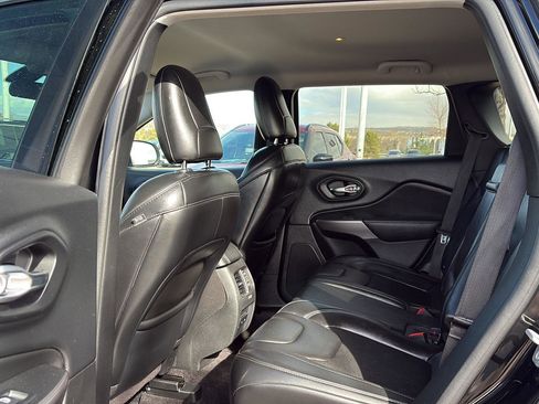 Used 2019 Jeep Cherokee Latitude Plus w/ Cold Weather Group image 20