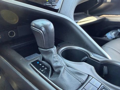 Used 2022 Toyota Camry SE FWD image 7