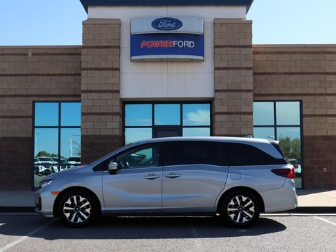 Used 2025 Honda Odyssey EX-L image 9