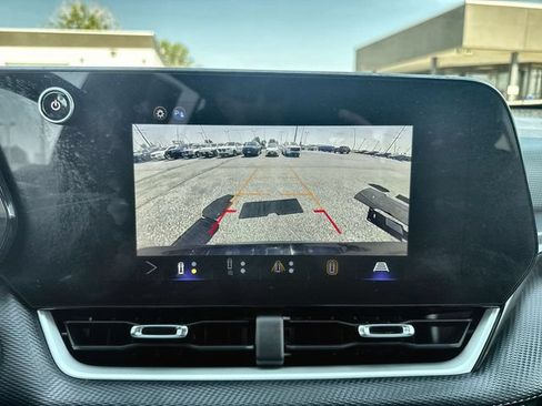 Used 2025 Chevrolet Equinox LT w/ Convenience Package II AWD/4WD image 17
