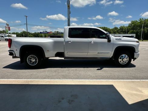 Used 2025 Chevrolet Silverado 3500 High Country w/ High Country Premium Package AWD/4WD image 9