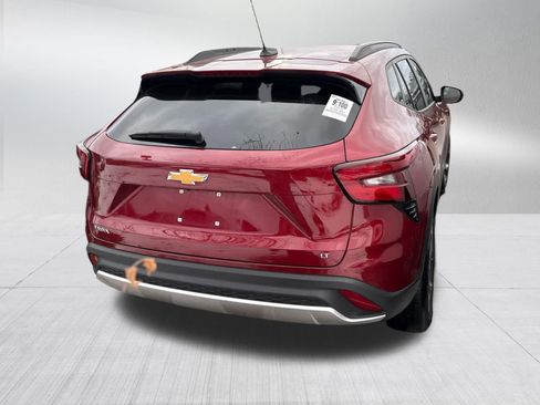 Used 2025 Chevrolet Trax LT w/ LT Convenience Package image 6