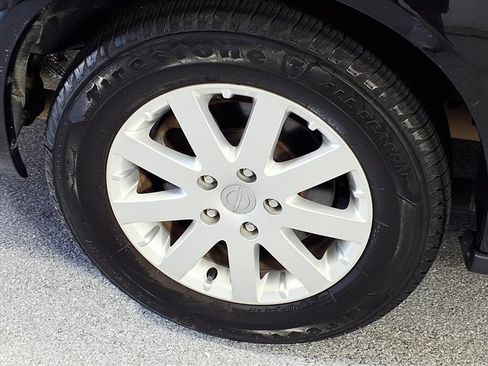 Used 2014 Chrysler Town & Country Touring image 4