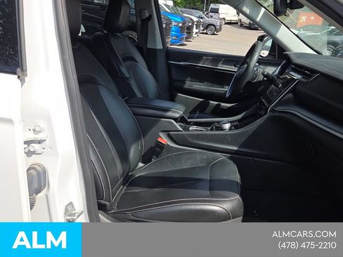 Used 2023 Jeep Grand Cherokee Limited AWD/4WD image 16