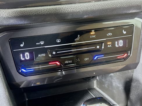 Used 2024 Volkswagen Tiguan SE R-Line image 23