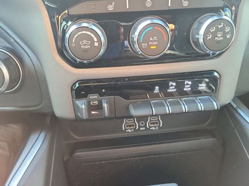 Used 2025 RAM 1500 Big Horn AWD/4WD image 23
