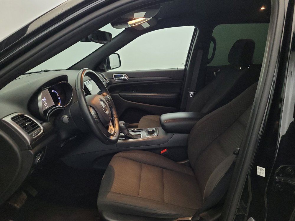 Used 2019 Jeep Grand Cherokee Laredo AWD/4WD image 17