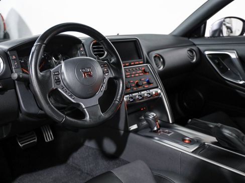 Used 2009 Nissan GT-R Premium image 39
