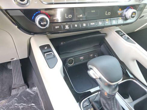 New 2025 Kia Telluride S image 6