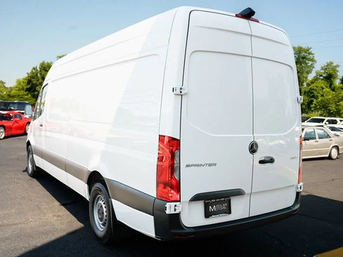 Used 2022 Mercedes-Benz Sprinter 2500 image 7