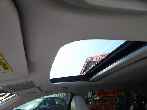 Used 2017 Acura TLX FWD image 8