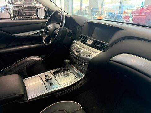 Used 2019 INFINITI Q70 Luxe RWD image 28
