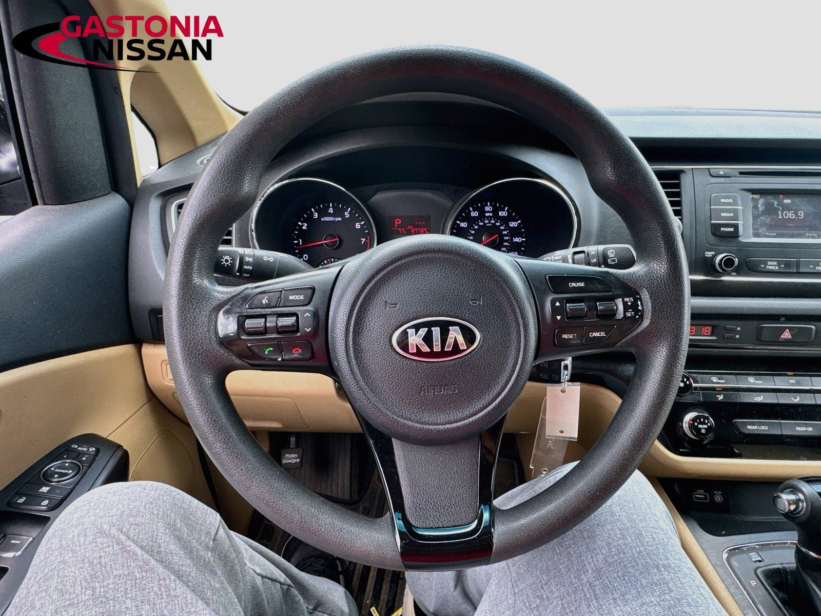 Used 2017 Kia Sedona LX FWD image 14