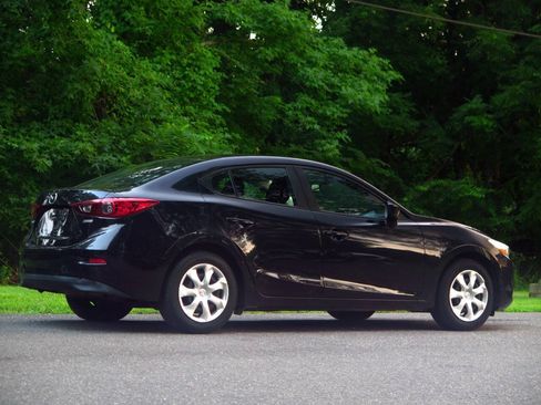 Used 2017 MAZDA MAZDA3 Sport FWD image 4