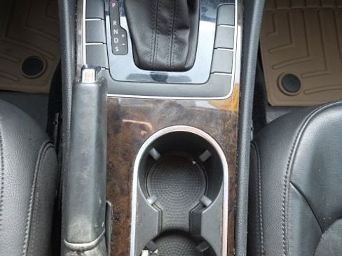 Used 2015 Volkswagen Passat TDI SEL Premium image 17