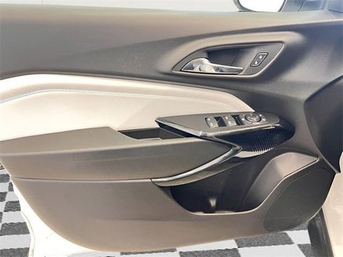 Certified 2025 Chevrolet Trax LT w/ LT Convenience Package image 15