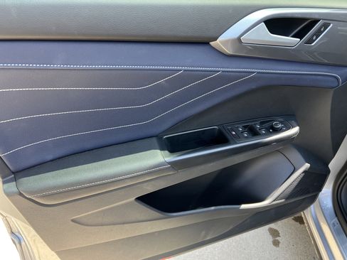 Certified 2025 Volkswagen Taos SEL image 13