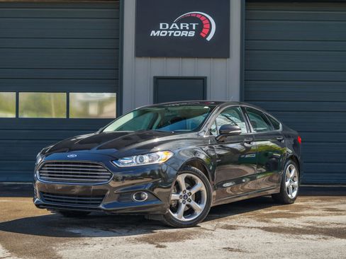 Used 2015 Ford Fusion SE w/ Equipment Group 201A FWD image 3