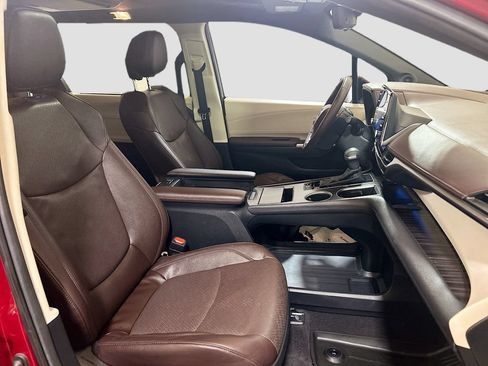 Used 2023 Toyota Sienna Platinum FWD image 30