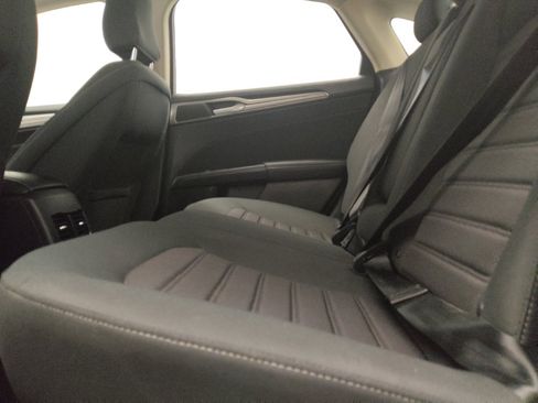 Used 2020 Ford Fusion SE FWD image 18