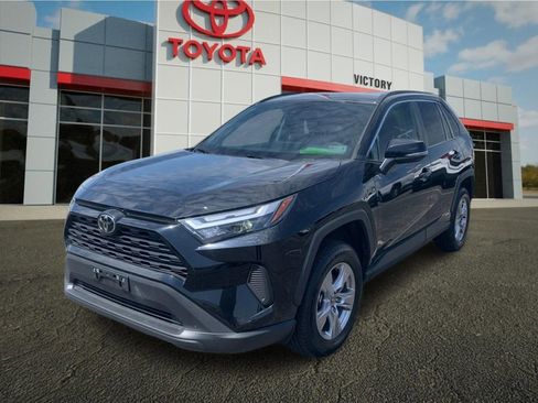 Used 2025 Toyota RAV4 XLE AWD/4WD image 7