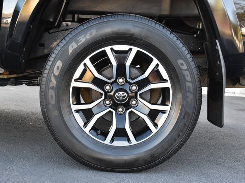 Used 2022 Toyota Tacoma TRD Sport w/ TRD Premium Sport Package image 25