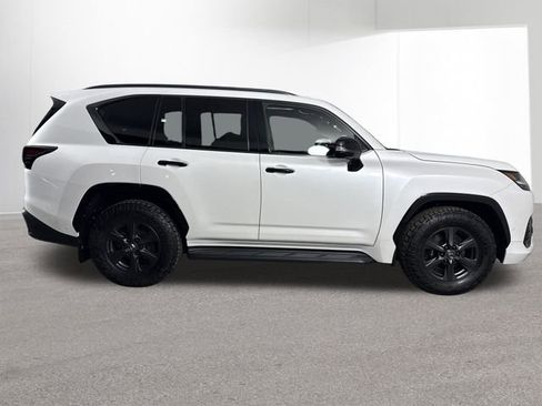 Certified 2025 Lexus LX 700h Overtrail image 40