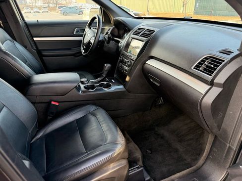 Used 2017 Ford Explorer XLT w/ Equipment Group 202A image 16