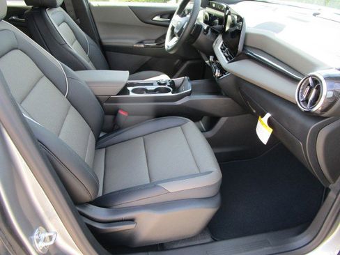 New 2026 Chevrolet Equinox LT w/ Convenience Package II image 25