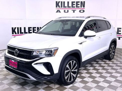 Used 2024 Volkswagen Taos SE image 3