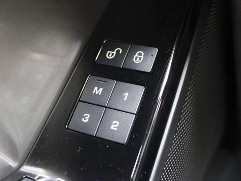 Used 2019 Land Rover Range Rover Velar S image 29