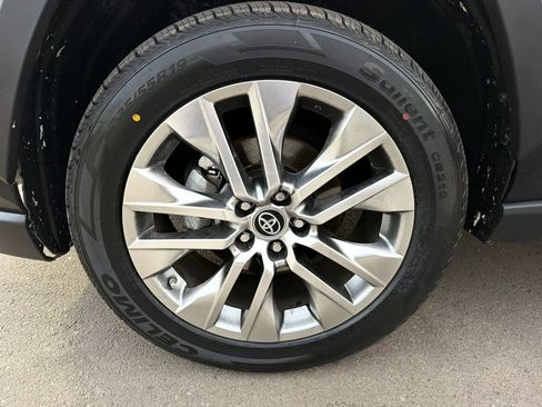 Used 2019 Toyota RAV4 XLE Premium w/ Cold Weather Package AWD/4WD image 40
