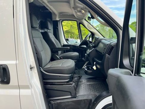 Used 2025 RAM ProMaster 2500 w/ U-Haul Equipment Group FWD image 21