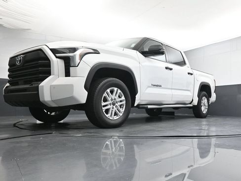 Used 2023 Toyota Tundra SR5 w/ SR5 Convenience Package AWD/4WD image 37