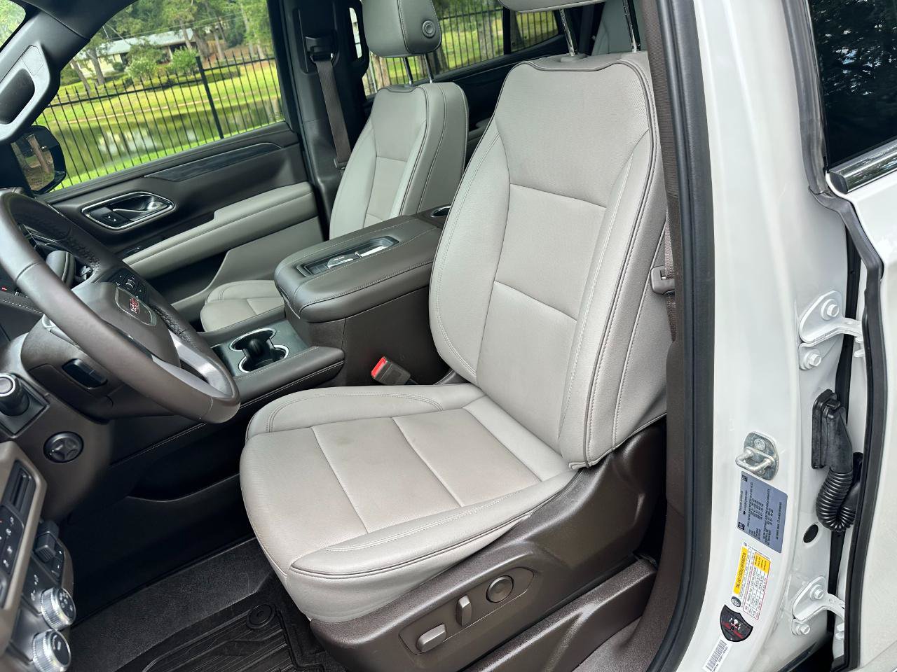 Used 2022 GMC Yukon SLT w/ SLT Premium Package RWD image 13