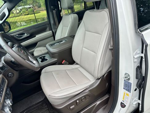Used 2022 GMC Yukon SLT w/ SLT Premium Package RWD image 13