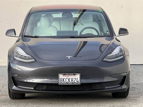 Used 2018 Tesla Model 3 Long Range image 9