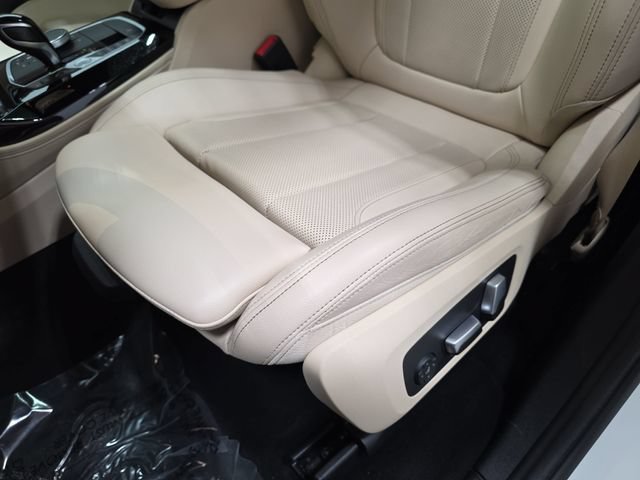 Used 2022 BMW X4 xDrive30i w/ Parking Assistance Package AWD/4WD image 28
