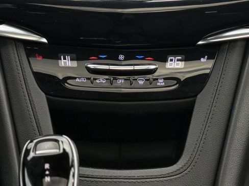 Used 2020 Cadillac XT6 Premium Luxury image 21