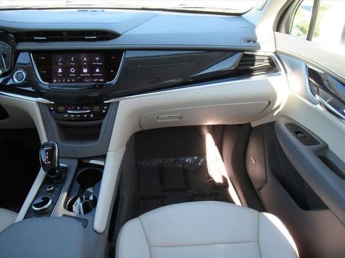 Used 2023 Cadillac XT6 Premium Luxury image 14