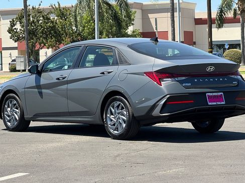 Used 2026 Hyundai Elantra Hybrid FWD image 7