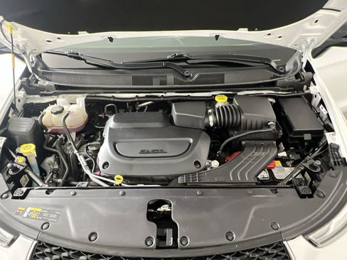 Used 2024 Chrysler Pacifica Touring-L AWD/4WD image 29