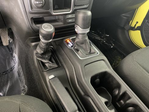 Used 2023 Jeep Gladiator Sport w/ Off Road Group AWD/4WD image 28