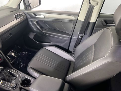 Used 2022 Volkswagen Tiguan SE image 21