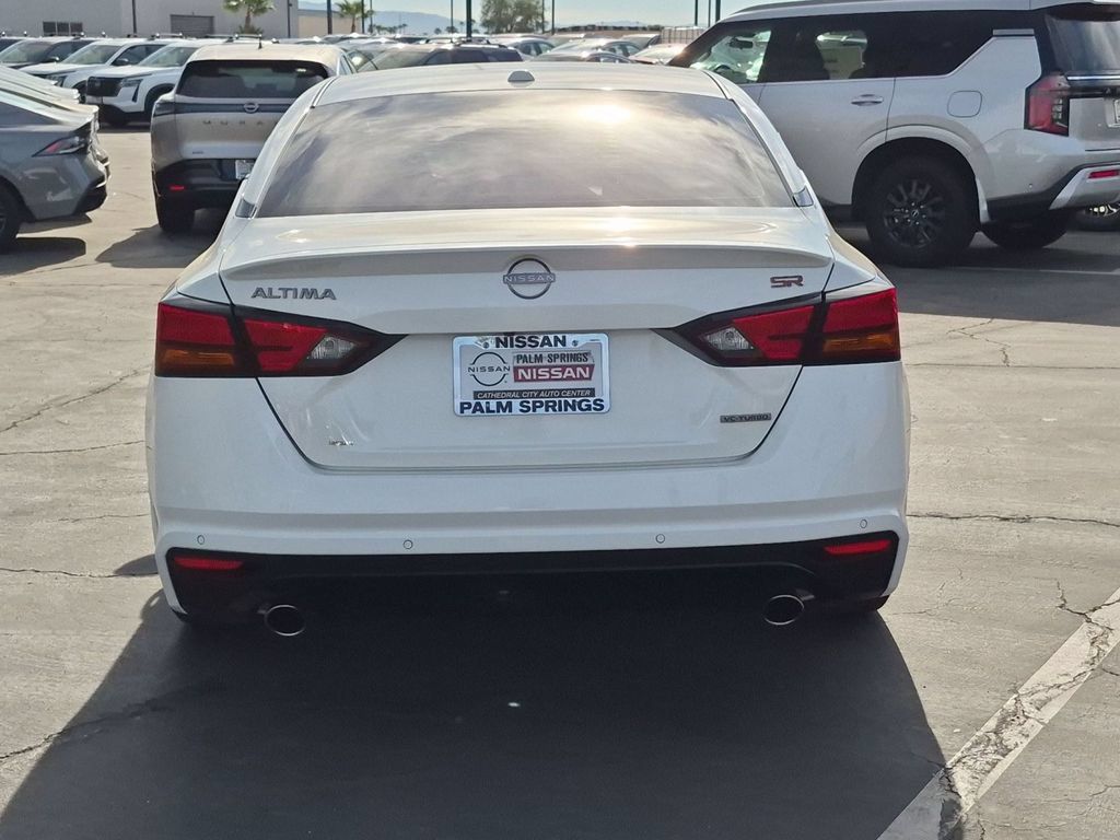 Used 2023 Nissan Altima 2.0 SR FWD image 4