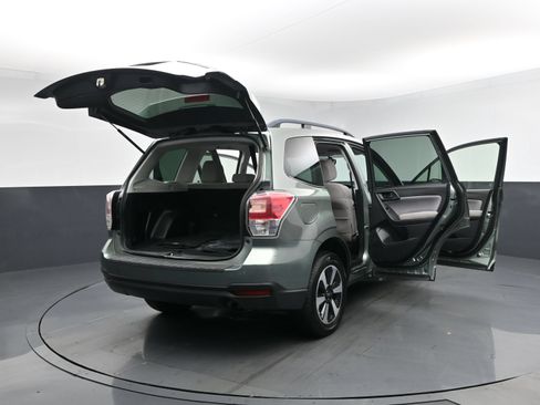 Used 2018 Subaru Forester 2.5i Premium w/ All-Weather Package AWD/4WD image 28