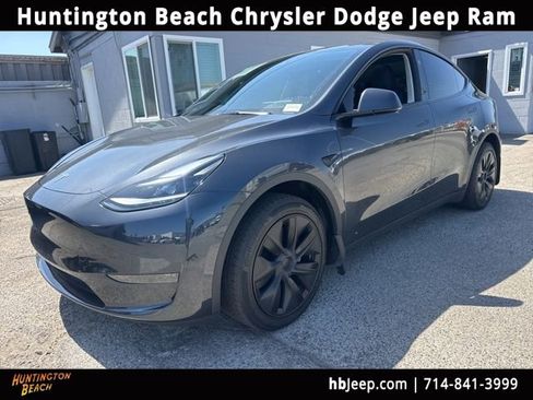 Used 2025 Tesla Model Y Long Range RWD image 1